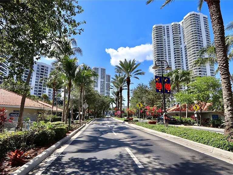 3600 Mystic Pointe Dr #1115 — Photo 55