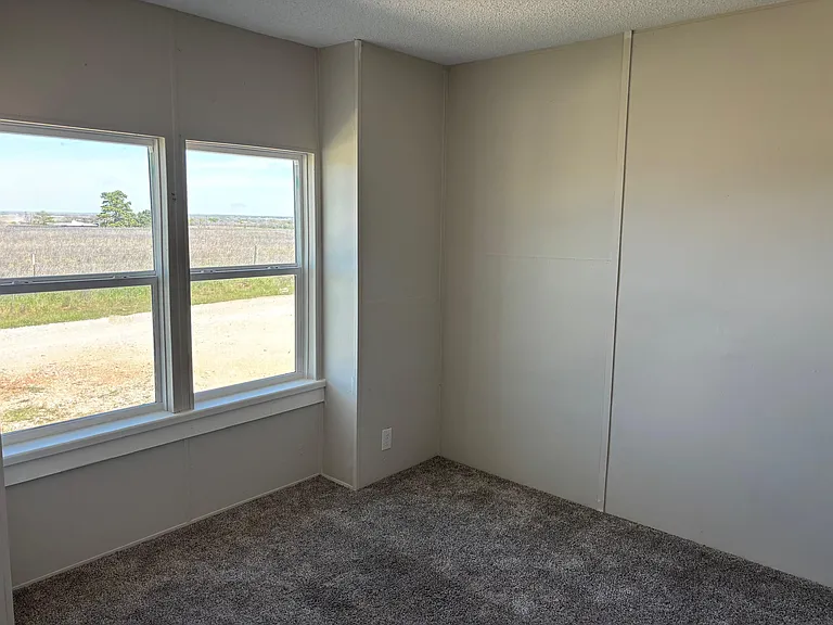 414 FM 969 — Photo 21