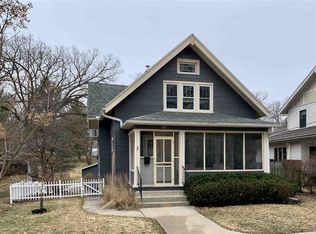 907 Vernon St, Decorah, IA 52101
