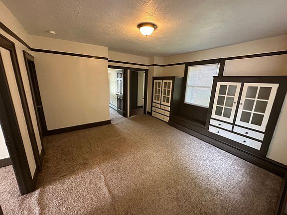 4th image of 205 W Poplar St Unit 1