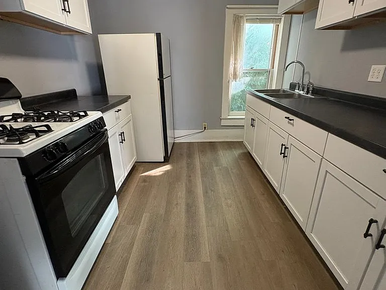 1345 Avon St — Photo 10