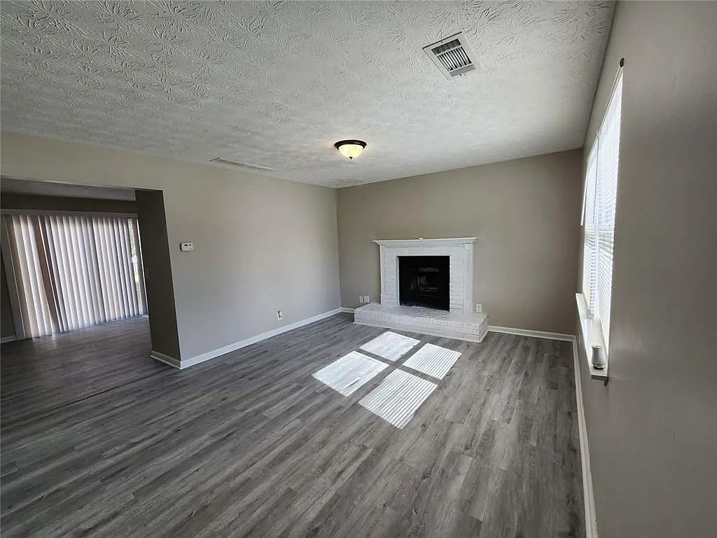 Building Photo - 1653 Pinedale Cir NW