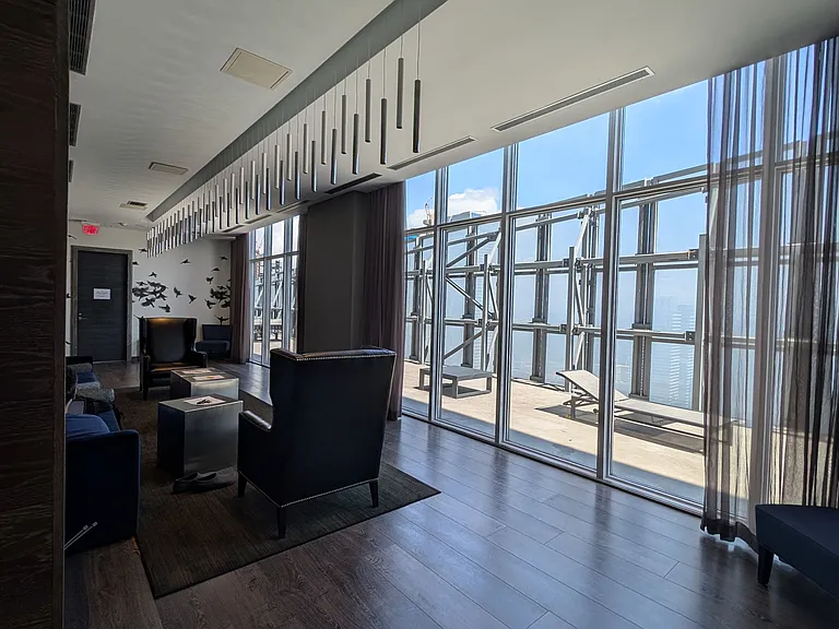 1080 Bay St #907 — Photo 17