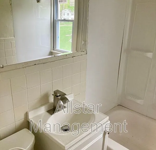 944 S Central Dr — Photo 2