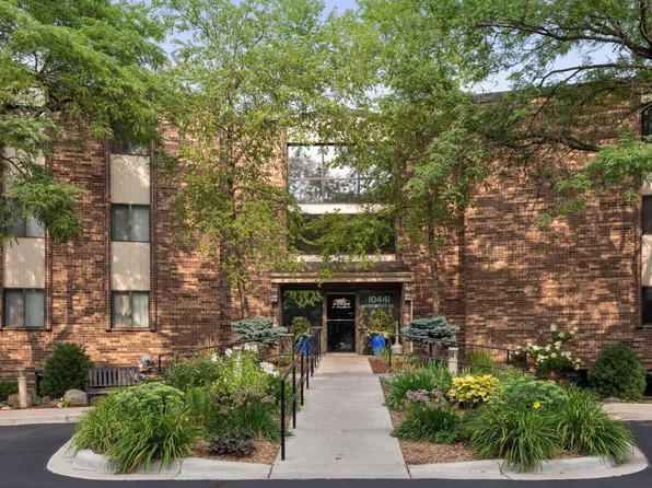 10451 Greenbrier Rd APT 310, Minnetonka, MN 55305