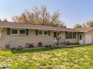 221 South St, Geneva, IA 50633