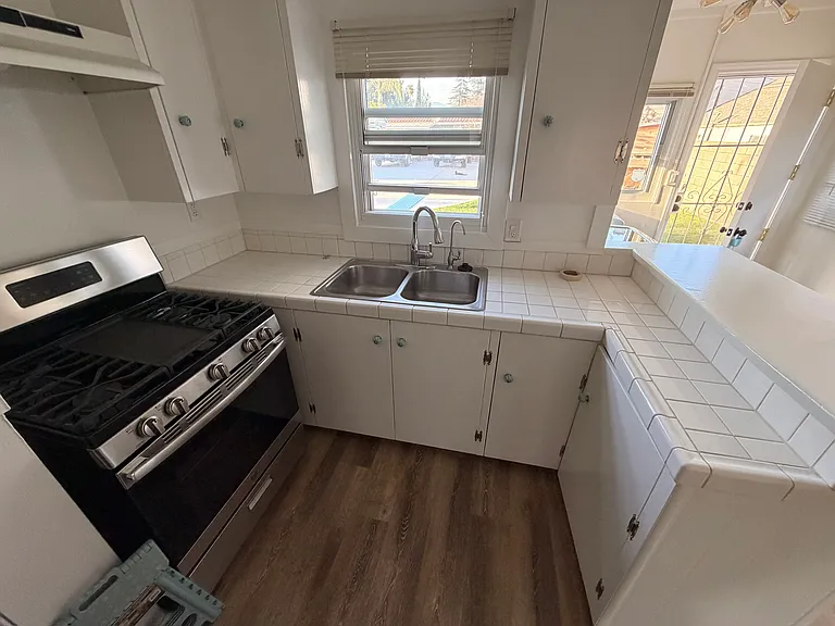 116 W Elm St #115 — Photo 8