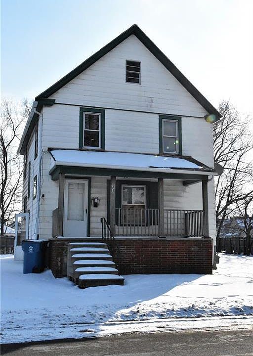 1st image of 905 W 9th St