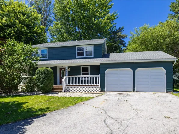 1555 Trefoil Ct, Walworth, NY 14568