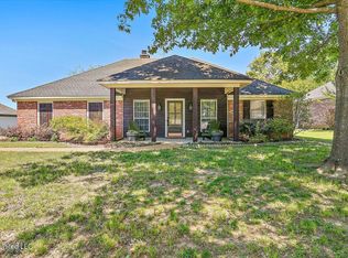 122 Middle Field Dr, Canton, MS 39046