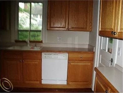 5th image of 463 N Bailey St