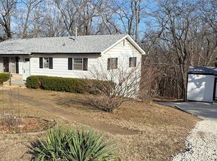 9572 Goldfinch Ln, Hillsboro, MO 63050