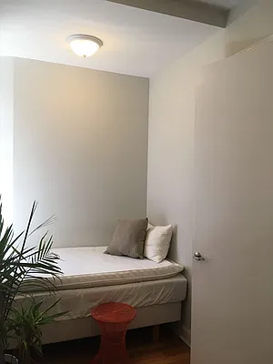 Rented by Mdays Realty | media 44