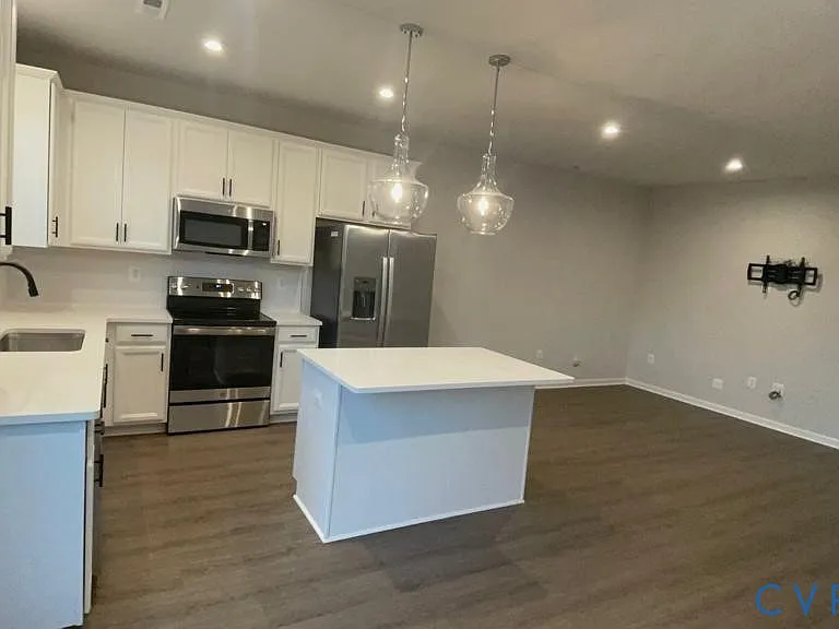 5512 Wenrich Dr — Photo 2