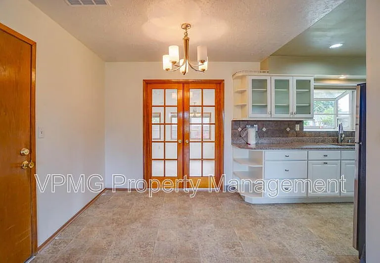 705 NE 94th Ave — Photo 8