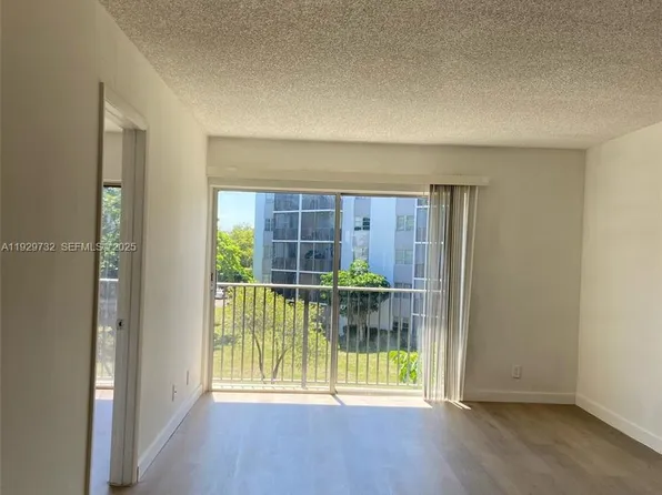 8740 N Sherman Cir APT 305, Hollywood, FL 33025