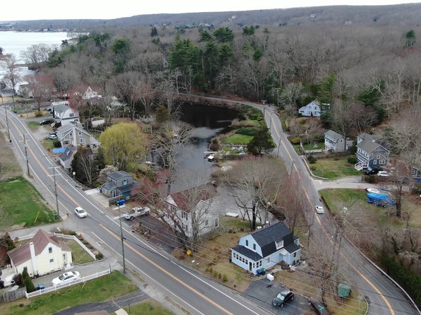 276 Niantic River Rd, Waterford, CT 06385