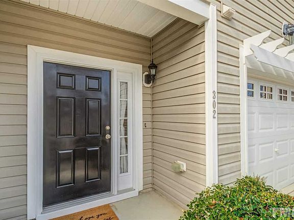 3rd image of 302 Anterbury Dr