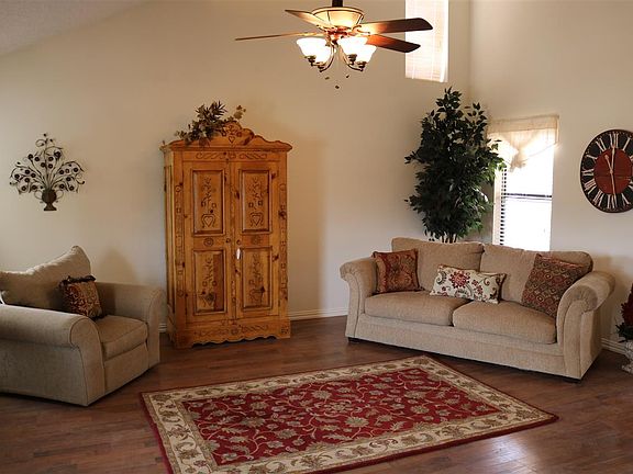 3rd image of 215 Teakwood Dr