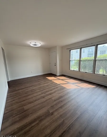60 Heritage Ln — Photo 2