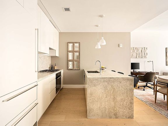 5th image of 15 W 61st St #5L