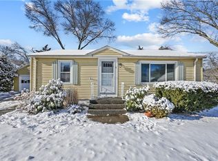 5 Grand View Dr, Warwick, RI 02886