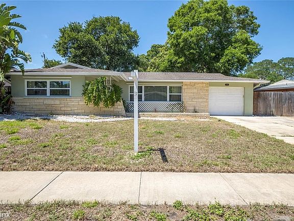 3rd image of 534 Hillcrest Dr