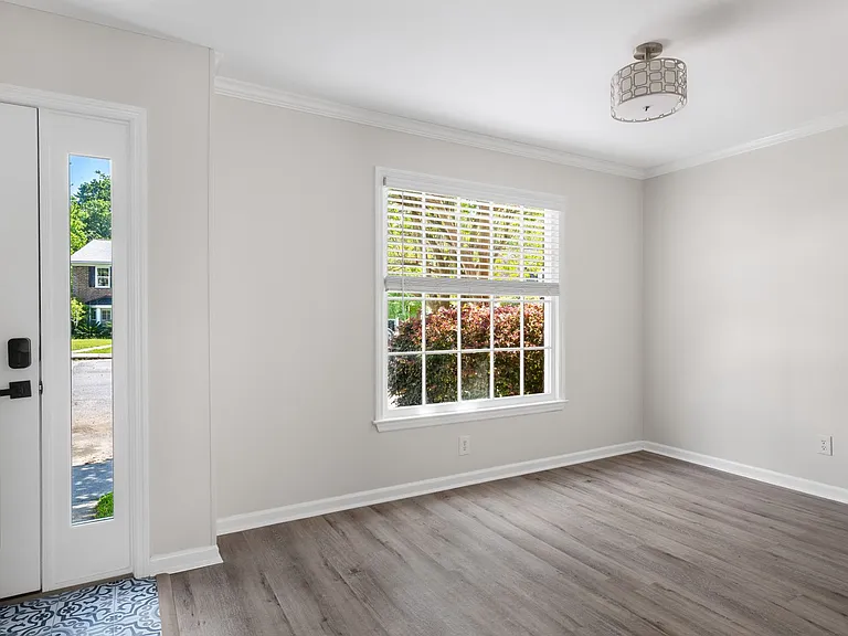 664 Swinton Ct — Photo 7