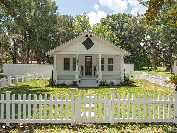 2nd image of 4133 SILVER LAKE Drive