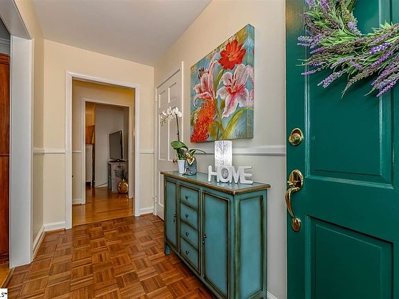4th image of 200 Melbourne Ln