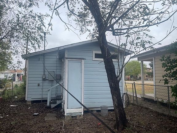 2nd image of 530 W Avenue B