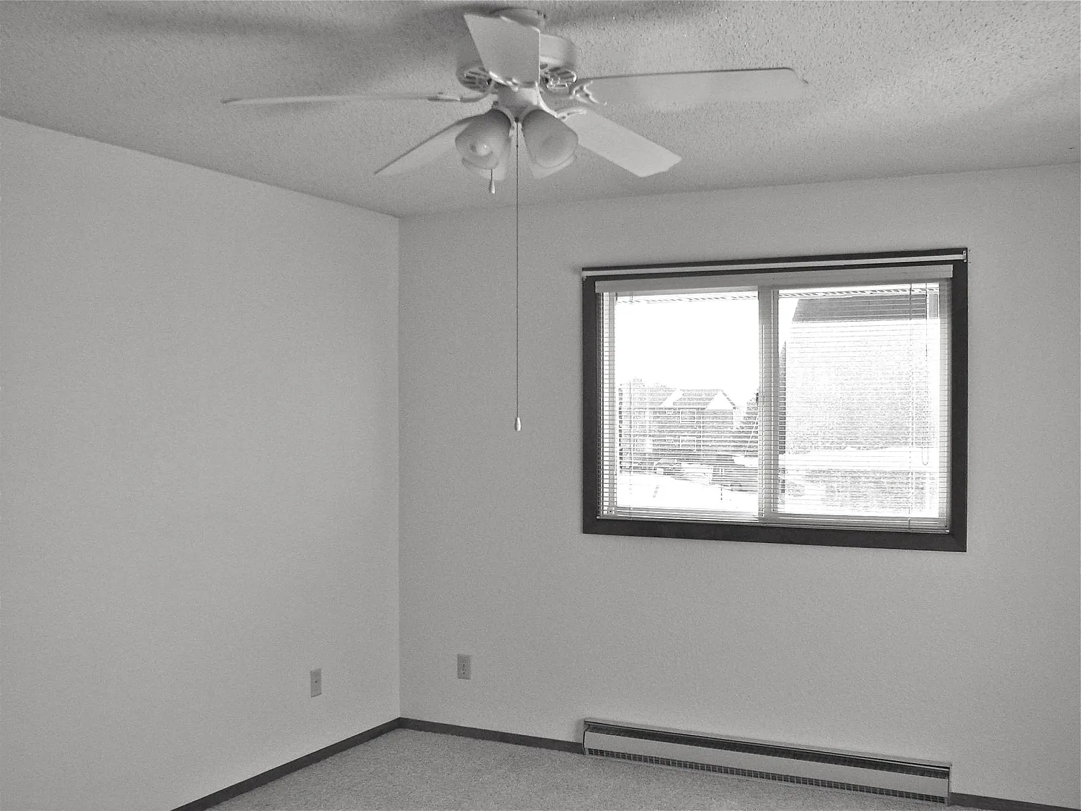3 bed, 1500 sqft, $1,300 — Photo 4