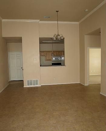 3rd image of 919 Lake Dr