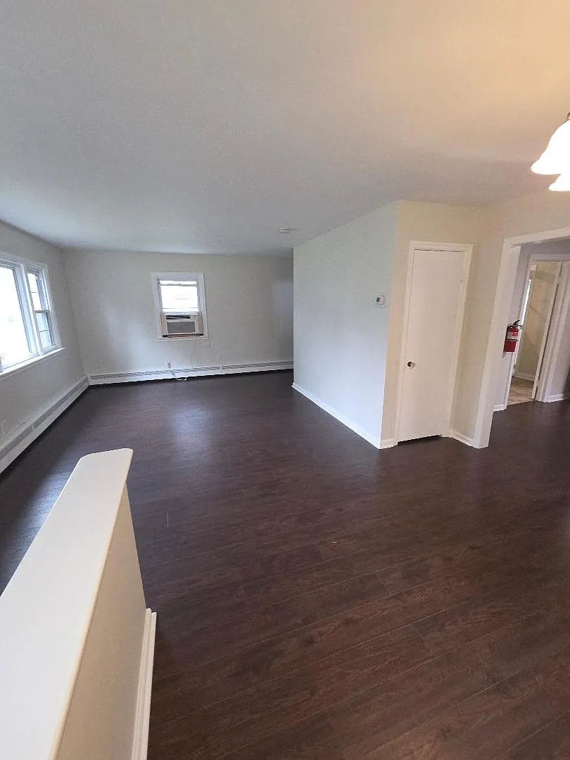 4 bed, 1400 sqft, $2,650 — Photo 2