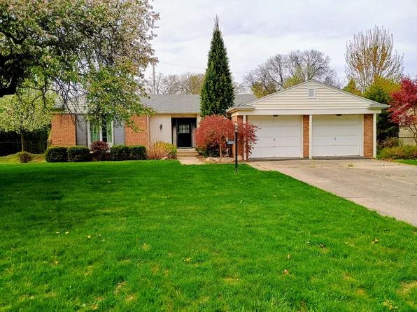 1635 Woodside Dr, East Lansing, MI 48823