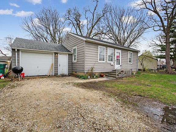 2nd image of 627 S Circle Dr