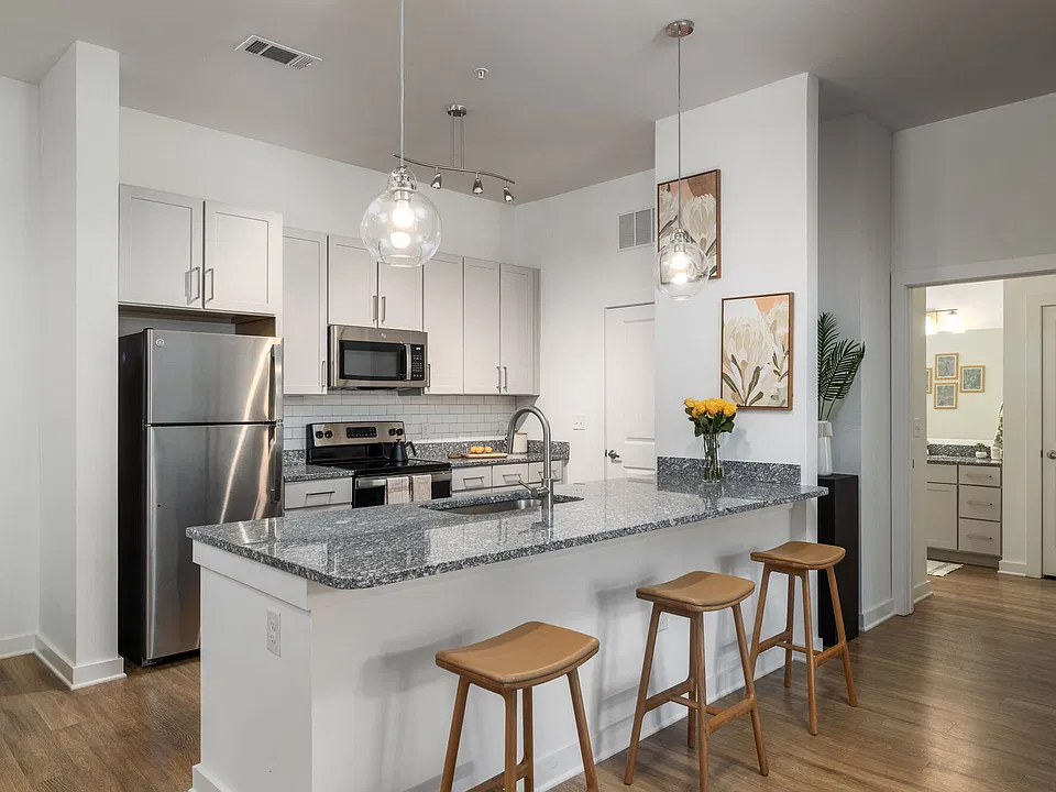 The Leo LoSo apartments community photo