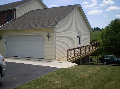 5th image of 555 Wytheview Dr