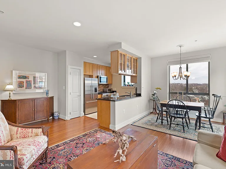 1200 N Hartford St #601 — Photo 1