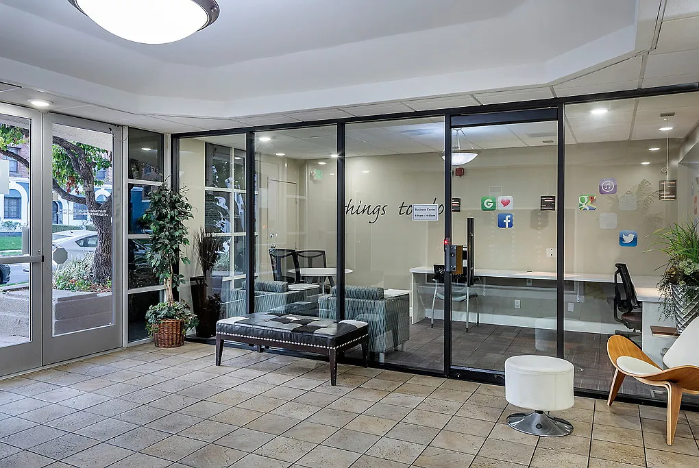 Essex Properties at Miracle Mile — Photo 4