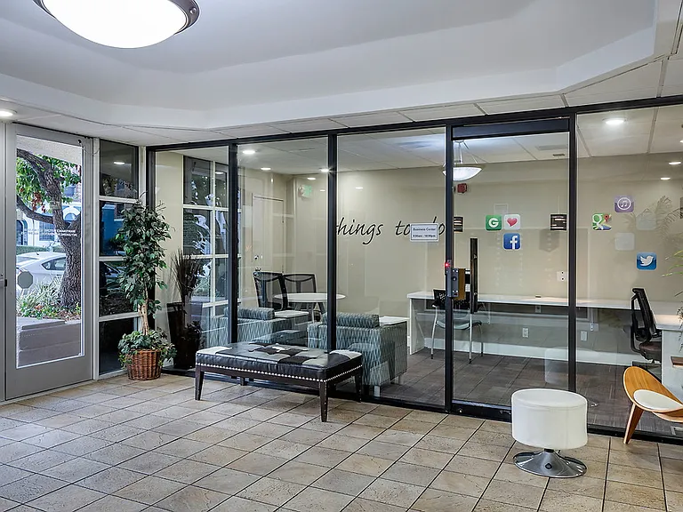 Essex Properties at Miracle Mile — Photo 4
