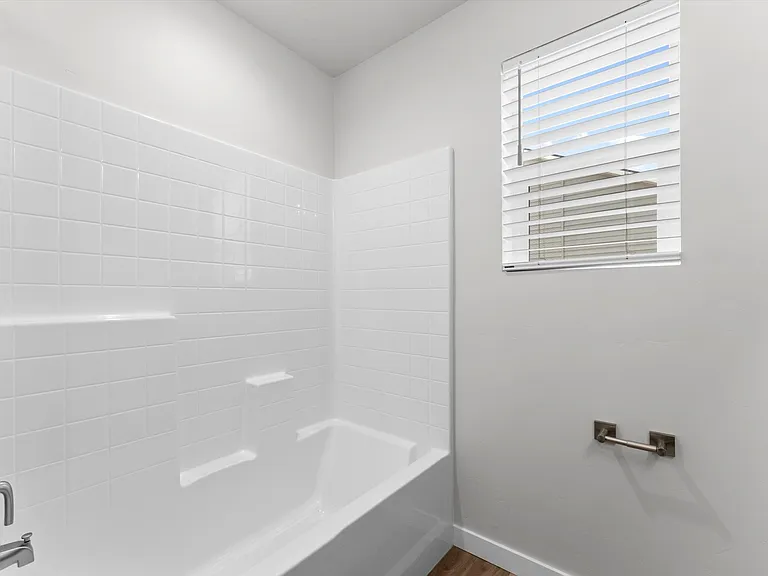 1576 Long Pond St — Photo 14