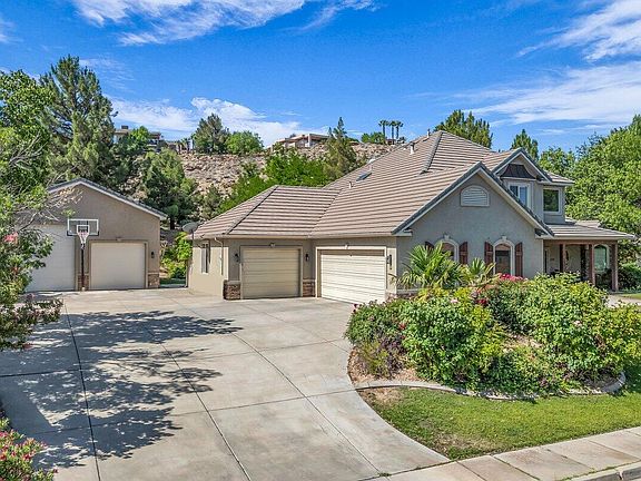 3rd image of 2368 E Via Linda Cir