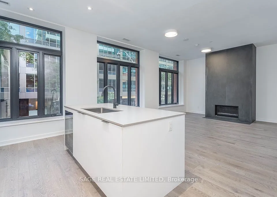 22 Lombard St #205