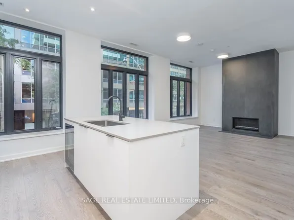 22 Lombard St #205, Toronto, ON M5C 1M1