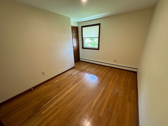 4th image of 395 N Quincy St