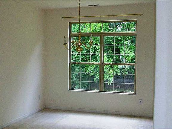 4th image of 403 Cahill Ln