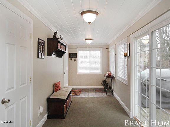 3rd image of 2059 Tenway Dr SE
