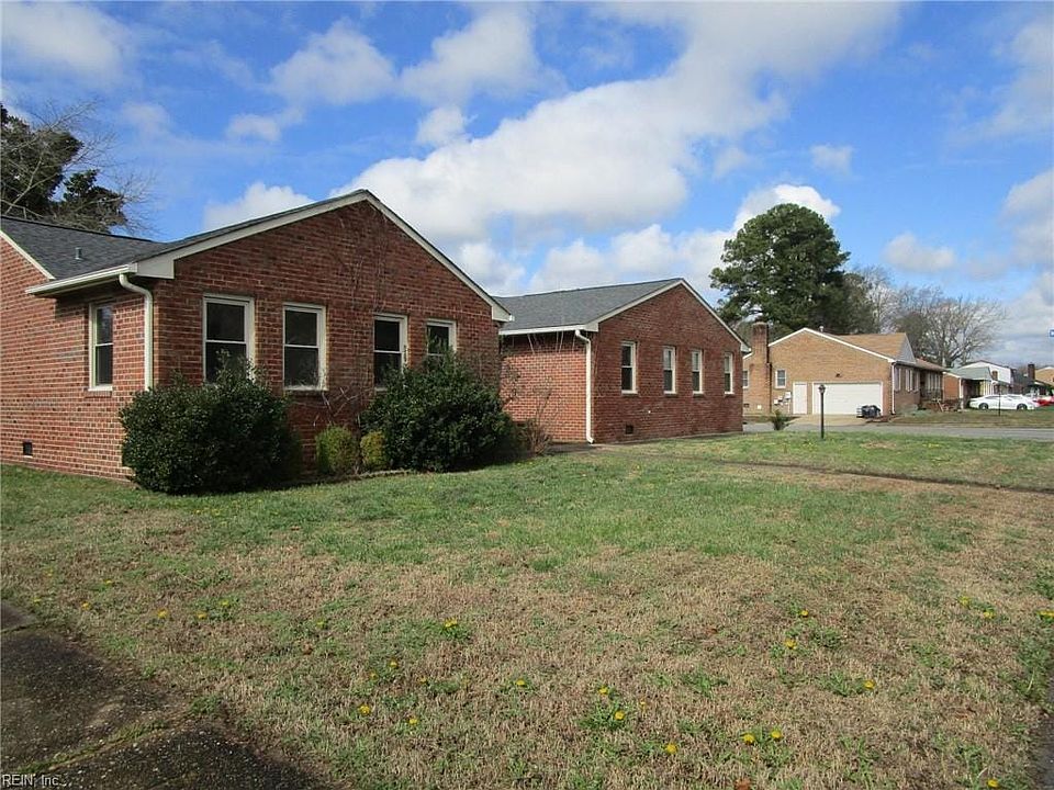 1st image of 222 Woodbury Forest Dr