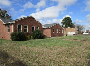 222 Woodbury Forest Dr, Hampton, VA 23666